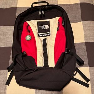 Supreme The North Face
Expedition Backpack